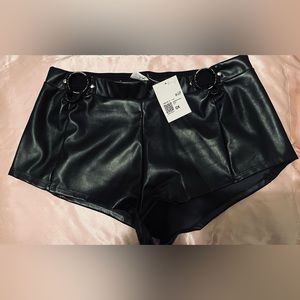Faux leather short shorts ♠️